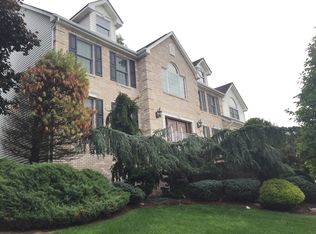 4 Hillside Dr, East Hanover, NJ 07936