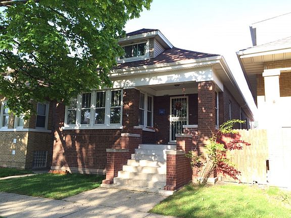 3rd image of 1830 N Lowell Ave