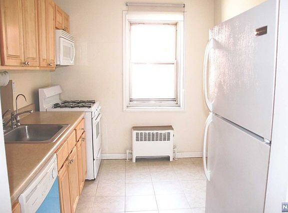 3rd image of 2340 Linwood Ave #3E-403E