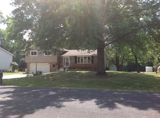 818 W Oakview Dr, Peoria, IL 61615