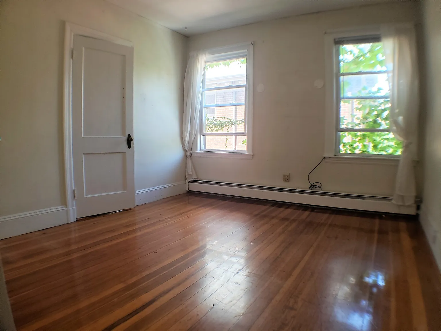 5 bed, 9999 sqft, $4,200 — Photo 2