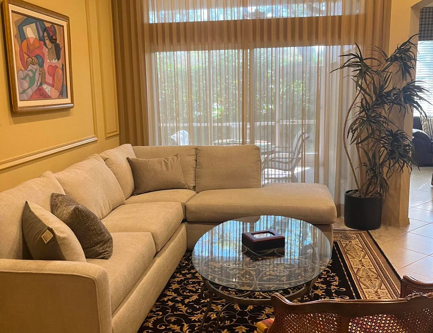 3 bed, 2.0 bath, 2048 sqft, $4,100 — Photo 2