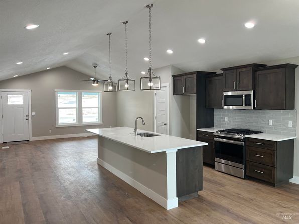 938 Sierra St, Vale, OR 97918