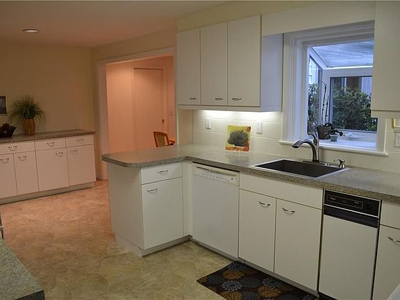 2nd image of 26 Vista Dr
