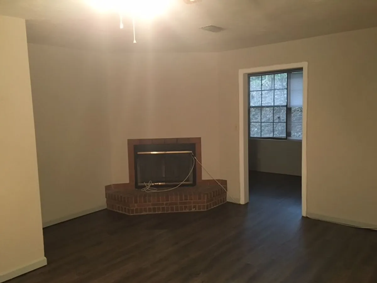 Building Photo - 2320 Sylvan Ct
