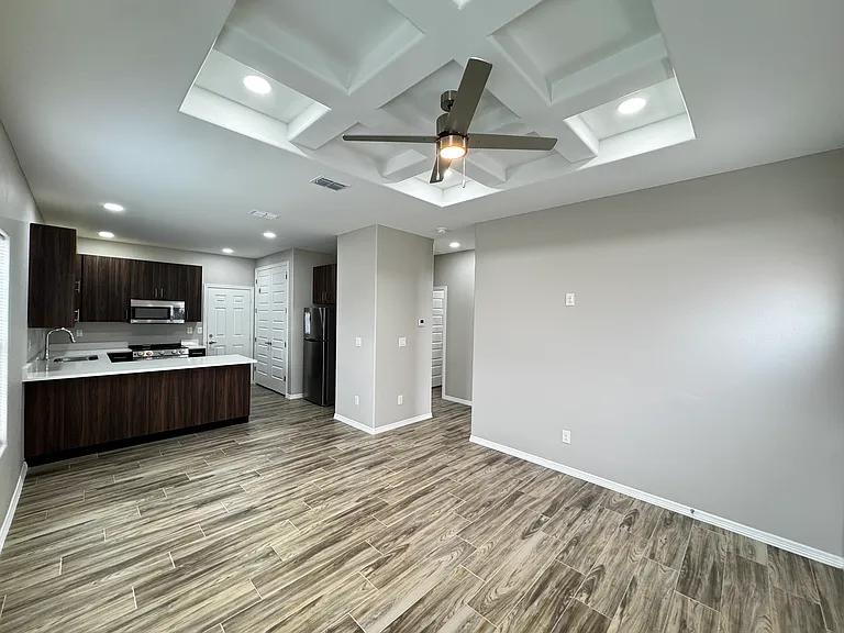 4209 Walnut Ave #4 — Photo 3