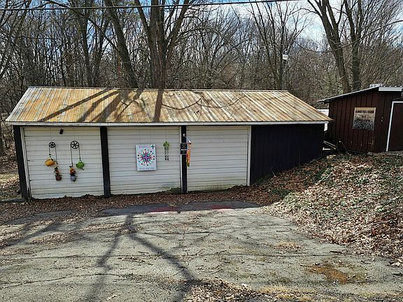 2nd image of 6002 E H Ave