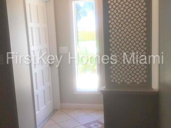 3rd image of 3583 Ivanhoe Ave