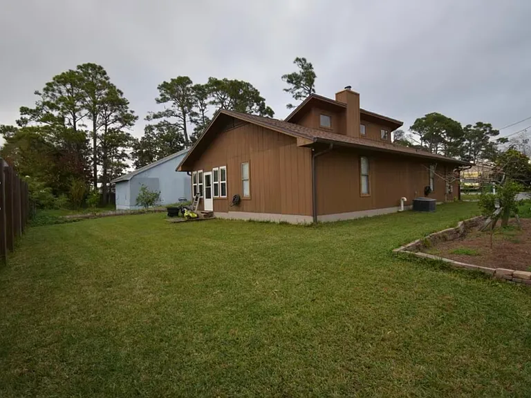 2328 Oakwood St — Photo 15