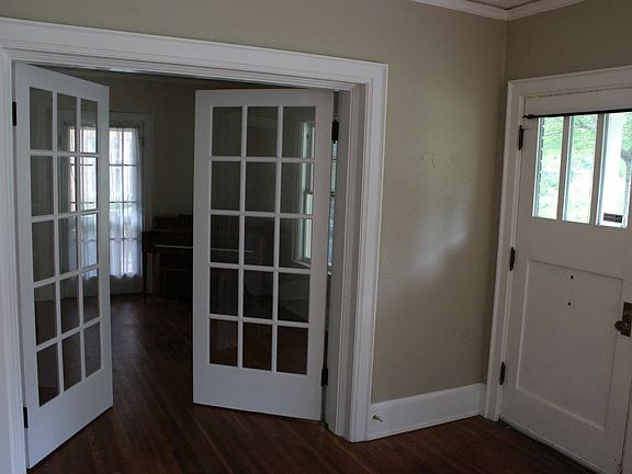 3rd image of 205 Morningside Dr