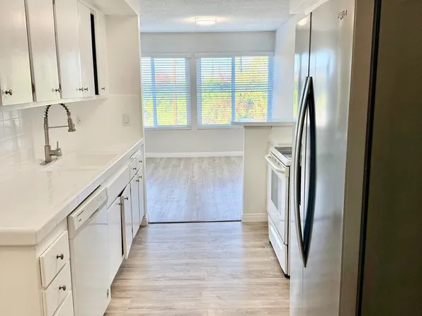 17440 Burbank Blvd, 17440 Burbank Blvd #302, Encino, CA 91316