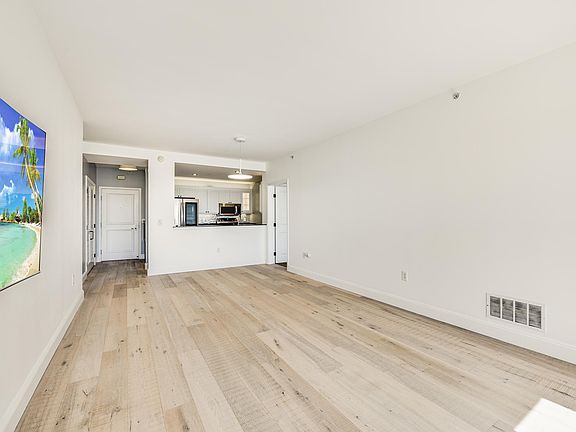 2nd image of 140 S Van Ness Ave #1022