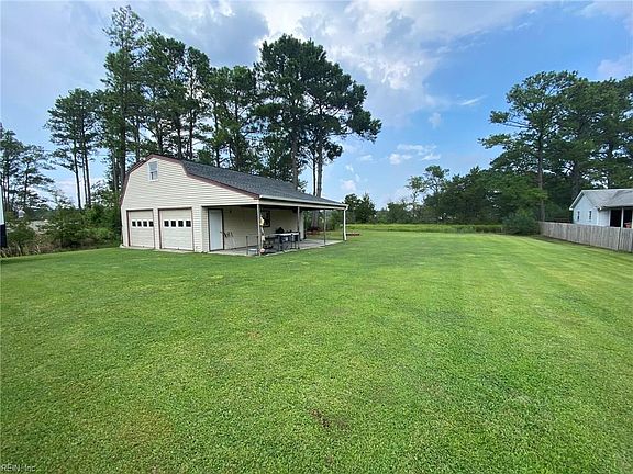 3rd image of 112 Sunset Dr