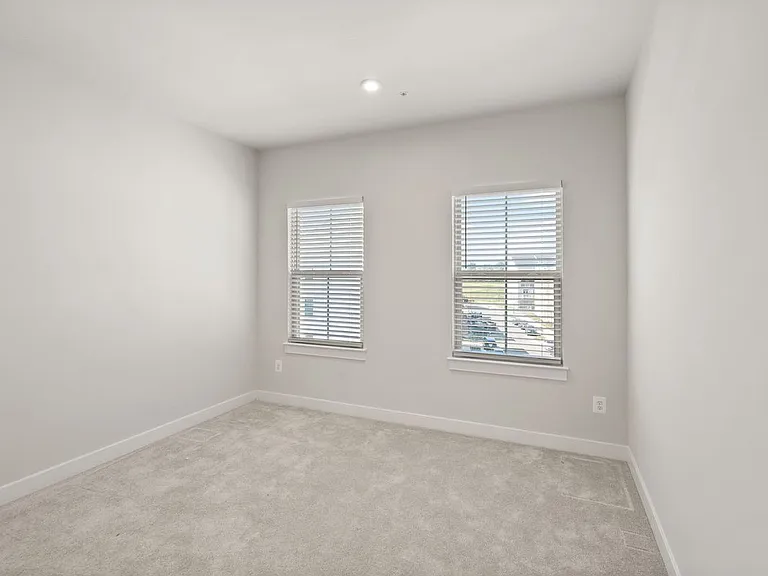 42564 Invergordon Ter — Photo 30