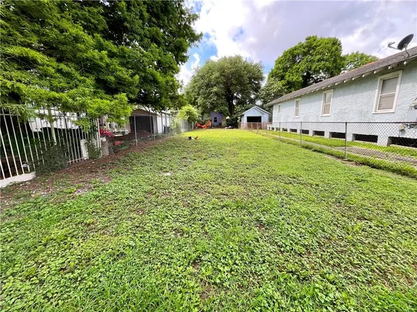 2752 Jonquil St, New Orleans, LA 70122