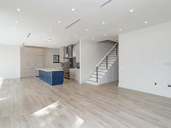 3rd image of 800 E Church St
