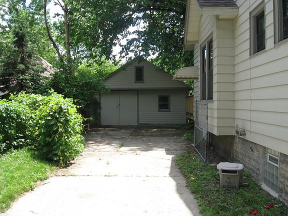 3rd image of 315 W Goulson Ave