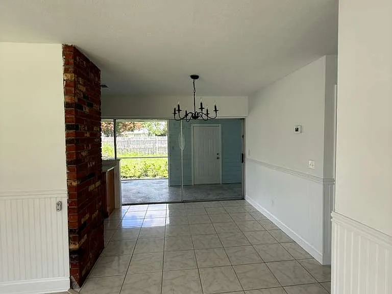 507 NW Billiar Ave — Photo 5