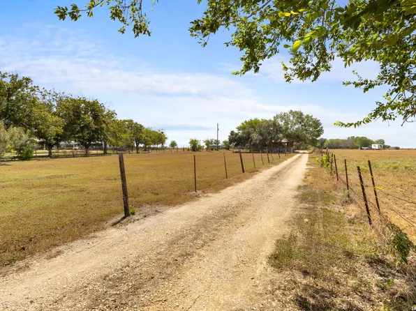 411 Willmann Rd, Seguin, TX 78155