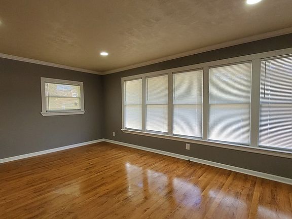 5th image of 2325 Oaklawn Ave