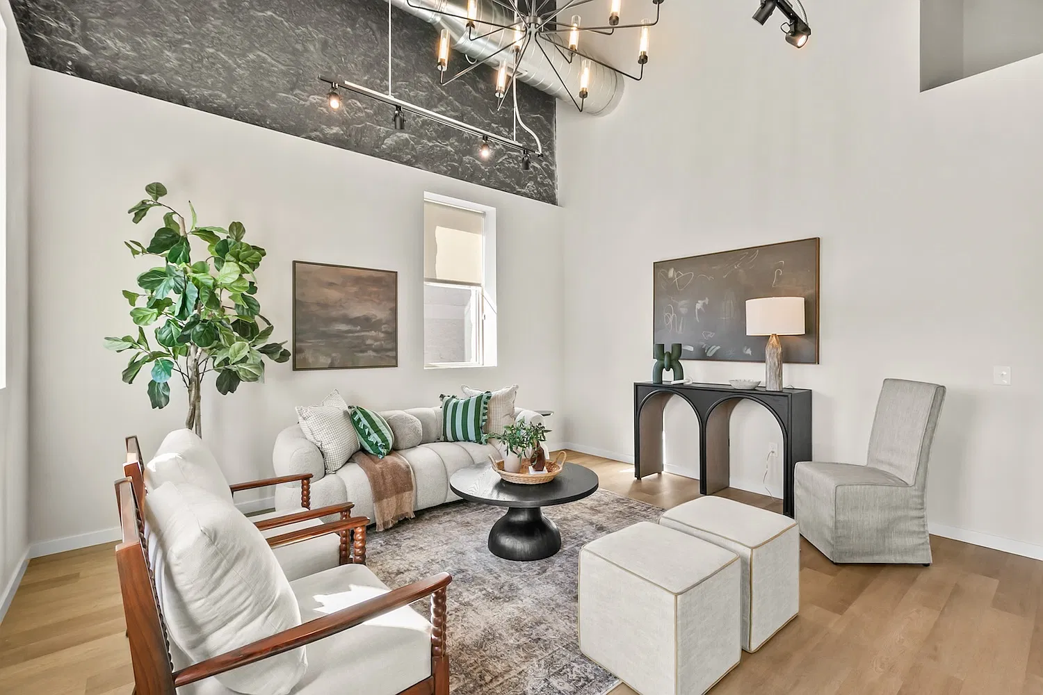 3 bed, 1660 sqft, $2,395 — Photo 2