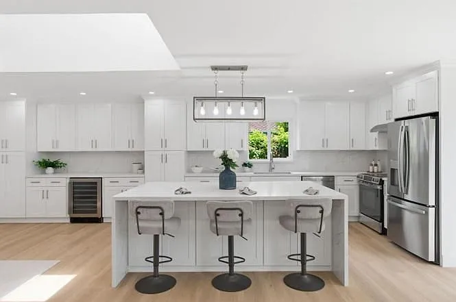 399 Castro Ct — Photo 6