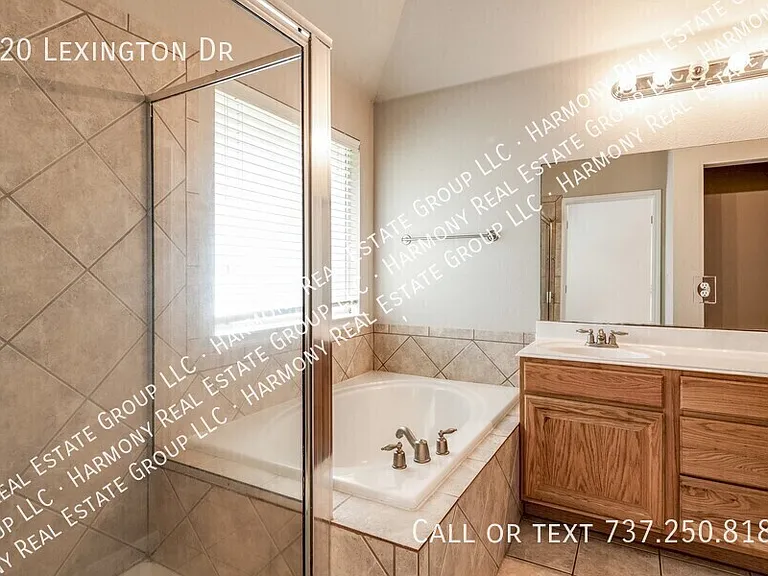 220 Lexington Dr — Photo 11