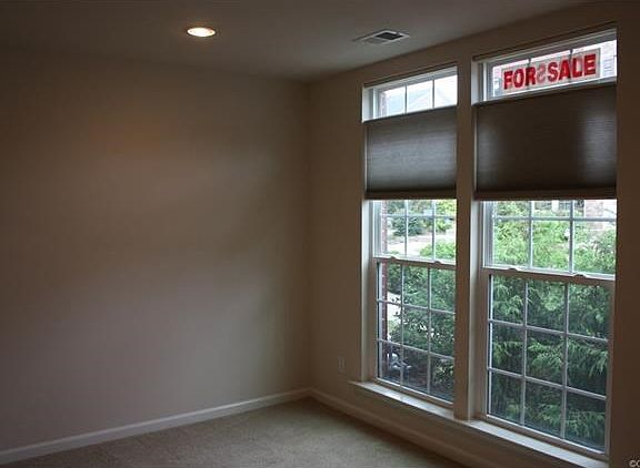 1st level Bedroom/Study w/full bathroom.
