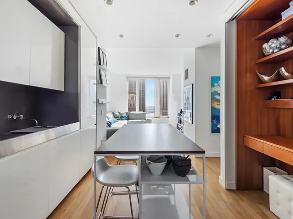 15 William Street 32C image 2 of 12