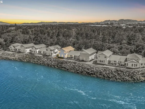 3175 Rhododendron Dr, Florence, OR 97439