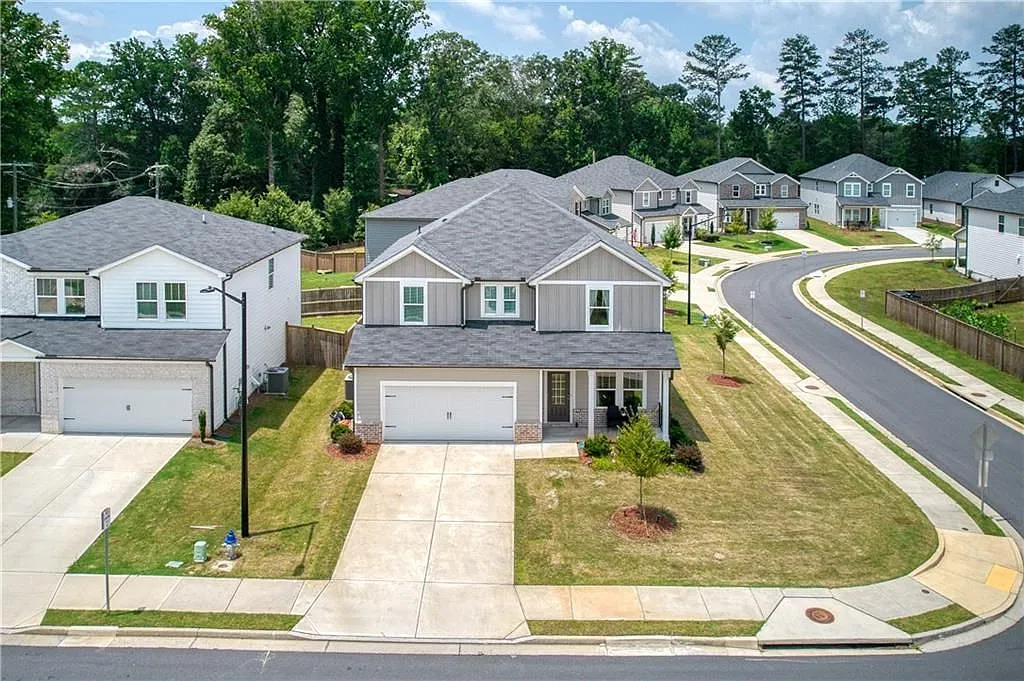 4 bed, 3.0 bath, 2557 sqft, $3,050 — Photo 3
