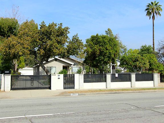 3rd image of 3627 E Del Mar Blvd