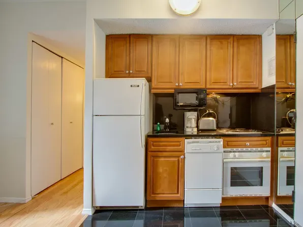 150 W 51st St APT 814, New York, NY 10019