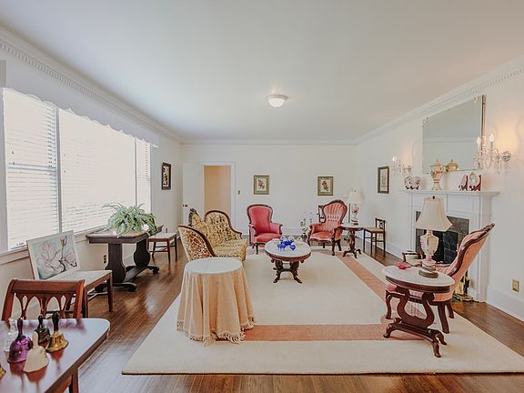 2nd image of 35 Oak Ln