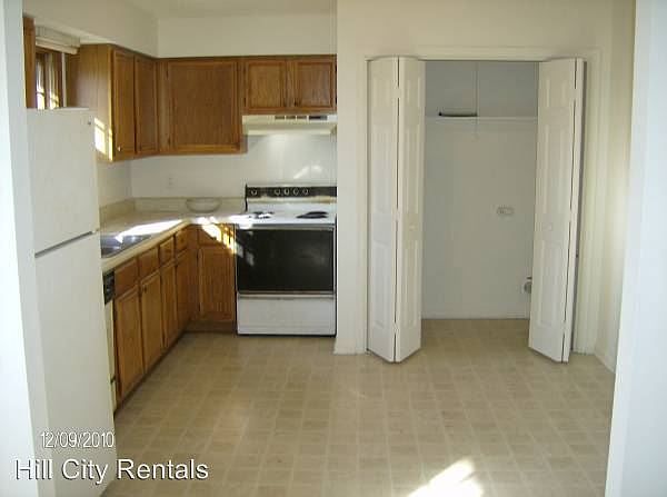 2nd image of 955 Grand Arbre Dr