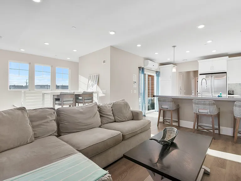 802 Santa Barbara Pl — Photo 14