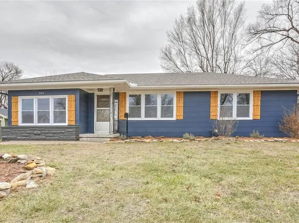 313 E Park St, Gardner, KS 66030