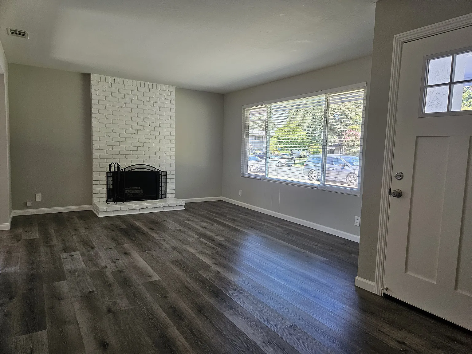 3 bed, 1200 sqft, $4,100 — Photo 4