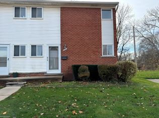 8664 Sterling St, Center Line, MI 48015