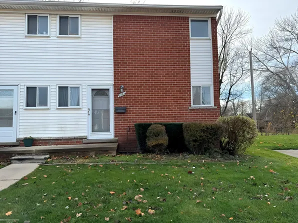 8664 Sterling St, Center Line, MI 48015