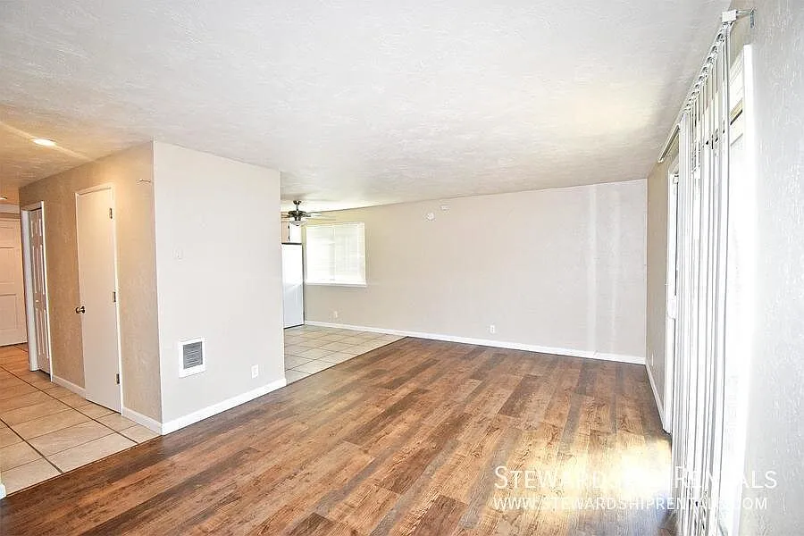 3 bedroom Duplex in Springfield! — Photo 2