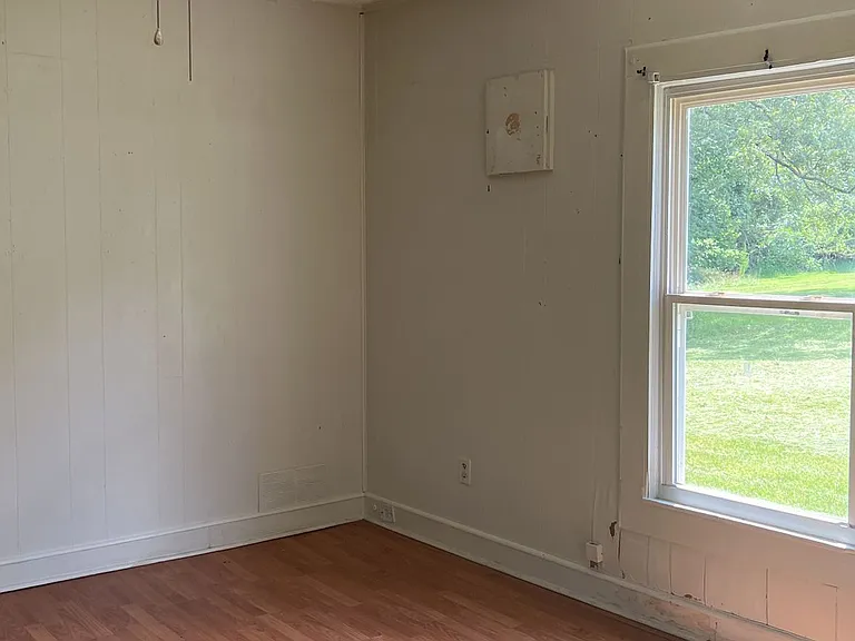 1143 Bridges St — Photo 2