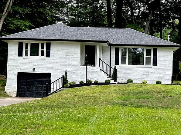 36 Cochran Dr, New Castle, PA 16105