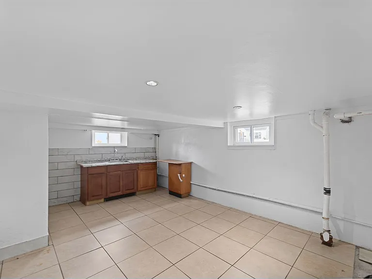 2215 N Wood Ave — Photo 24
