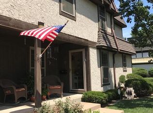 10240 Cedarbrooke Ln, Kansas City, MO 64131
