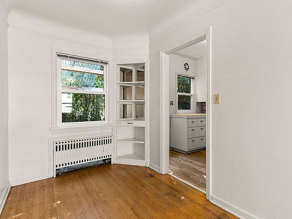 5th image of 516 SE 15th Ave