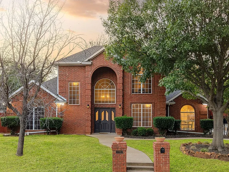 7701 Ridgeway Ct — Photo 32