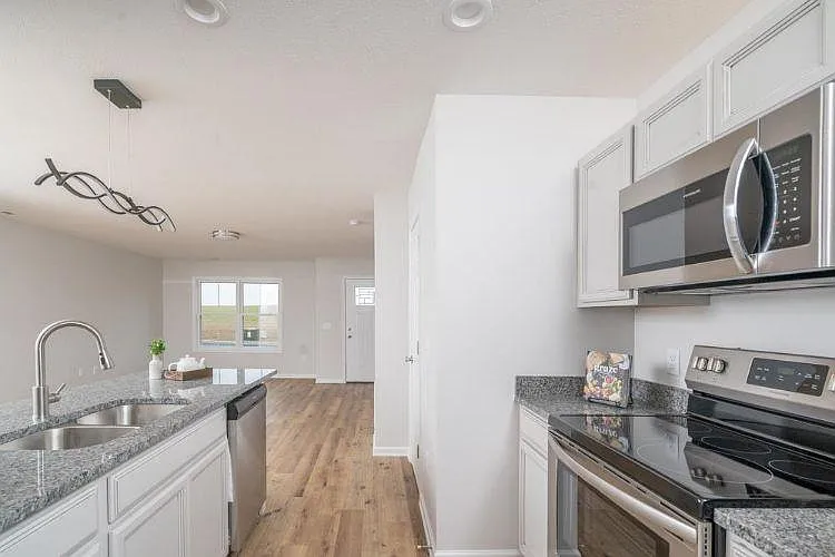 1st floor: view of the kitchen towards the front door.