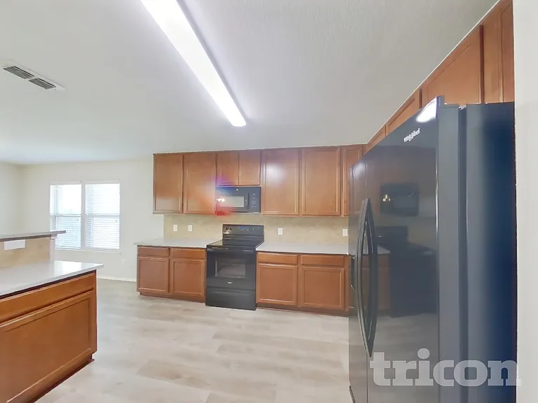 528 Shell St — Photo 8