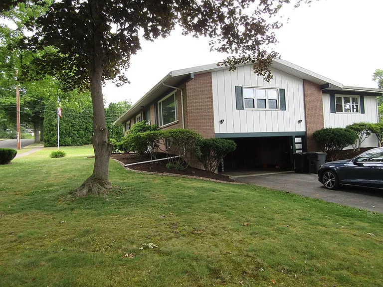 1820 Shiffler Ave — Photo 3